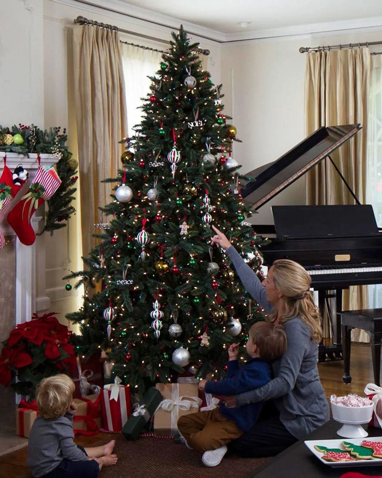 Árvore de Natal California Baby Redwood com Galhos Articulados, Suporte Metálico e Micro LEDs Embutidos - Imagem 8