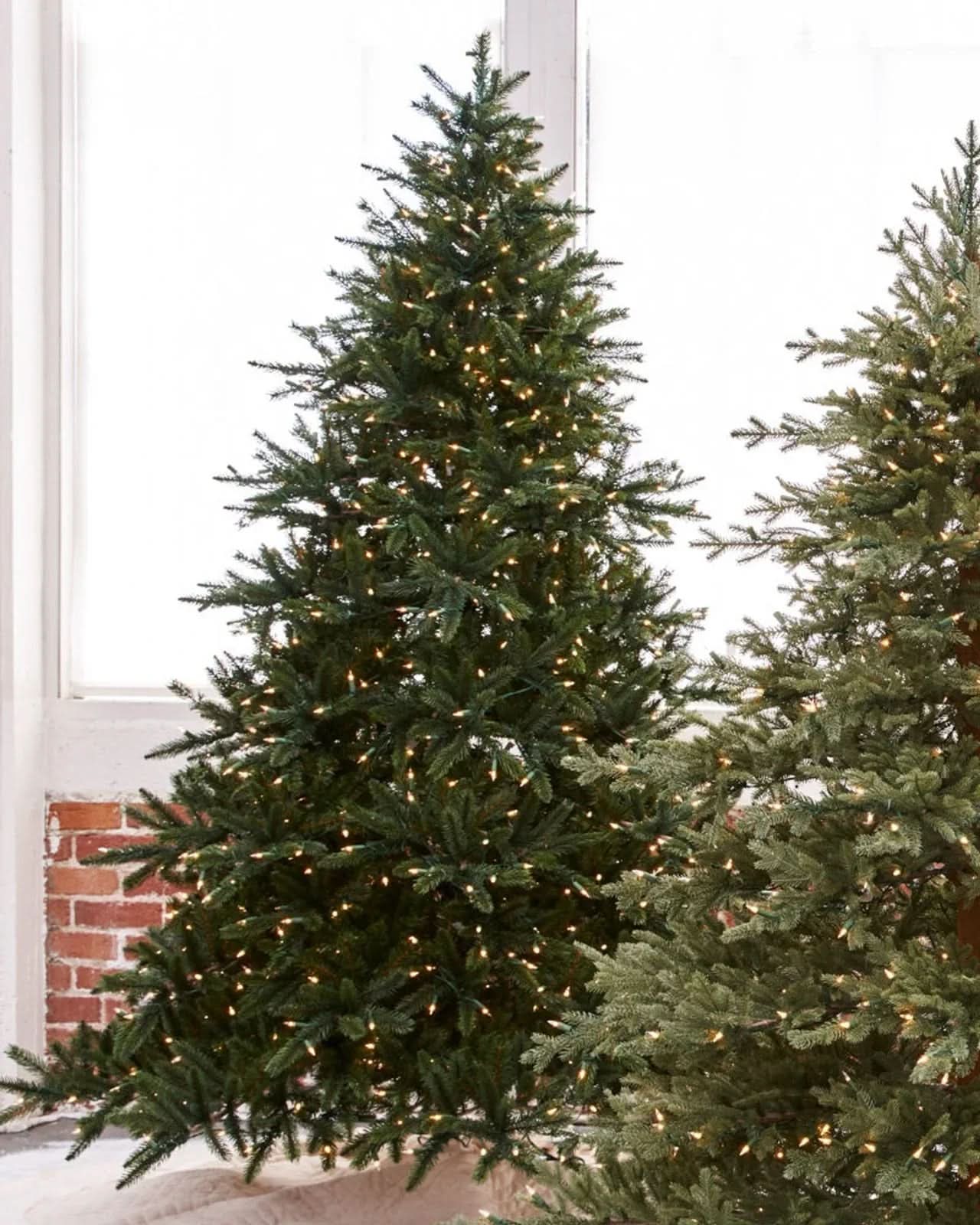 Árvore de Natal California Baby Redwood com Galhos Articulados, Suporte Metálico e Micro LEDs Embutidos - Imagem 7